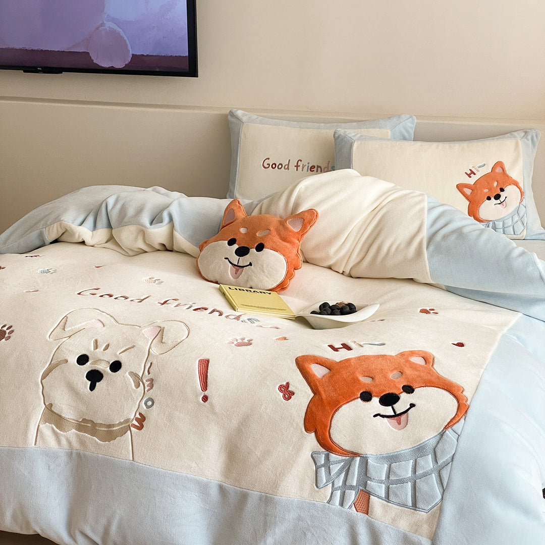 Children's bedding set with plush dog appliqués and microfiber throw