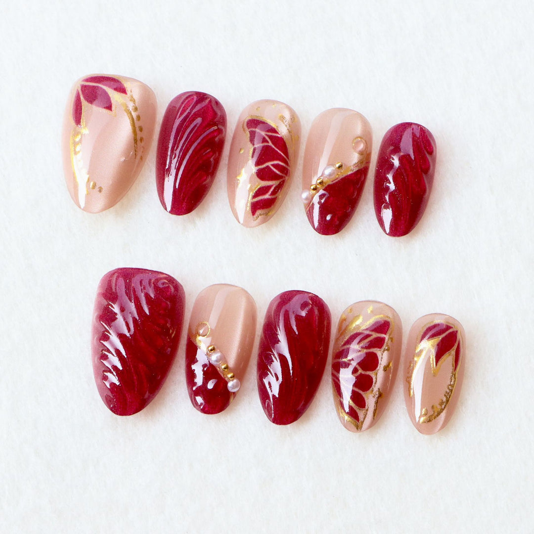Artistic Nail Art Set with Elegant Leaf Patterns