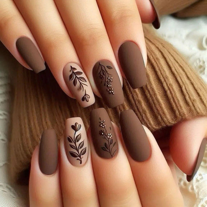 Artificial nails in an elegant and natural design Stornfield
