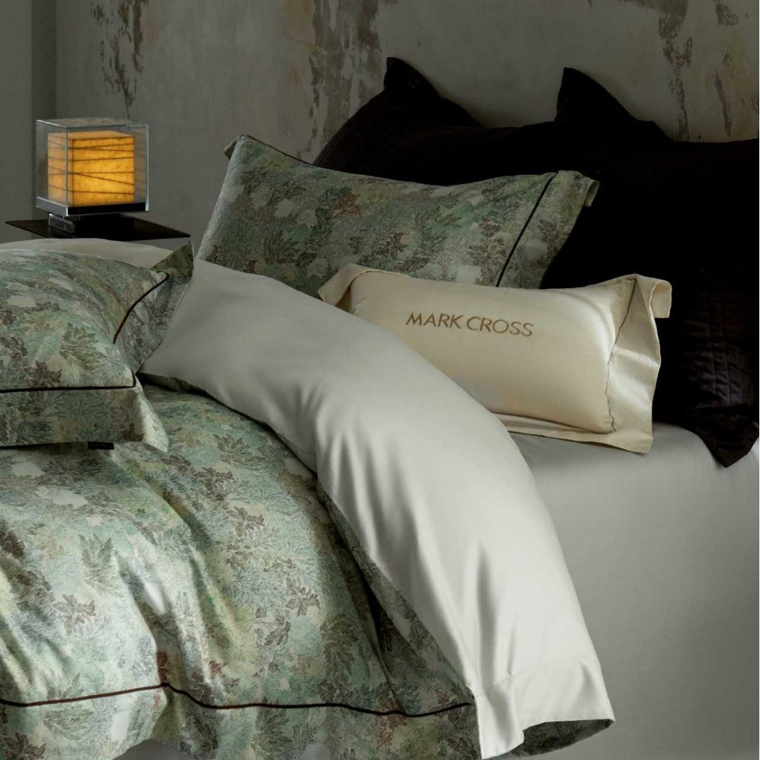Bed linen set with subtle leaf and feather jacquard made of cotton percale