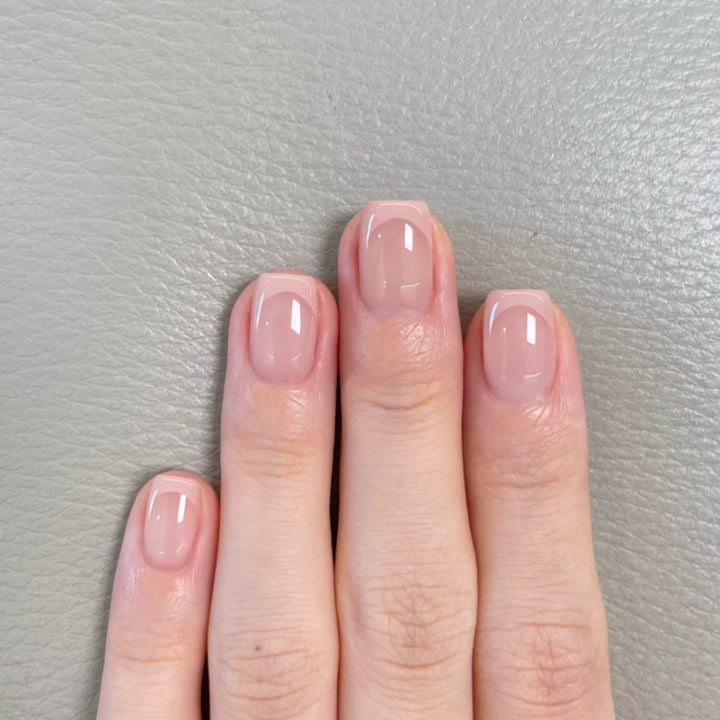 Elegant manicure with high-gloss finish Stornfield