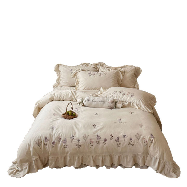 Romantic duvet cover set made of cotton-linen with embroidered wildflowers and ruffled hem