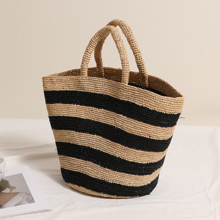 Braided beach bag with modern striped pattern Stornfield