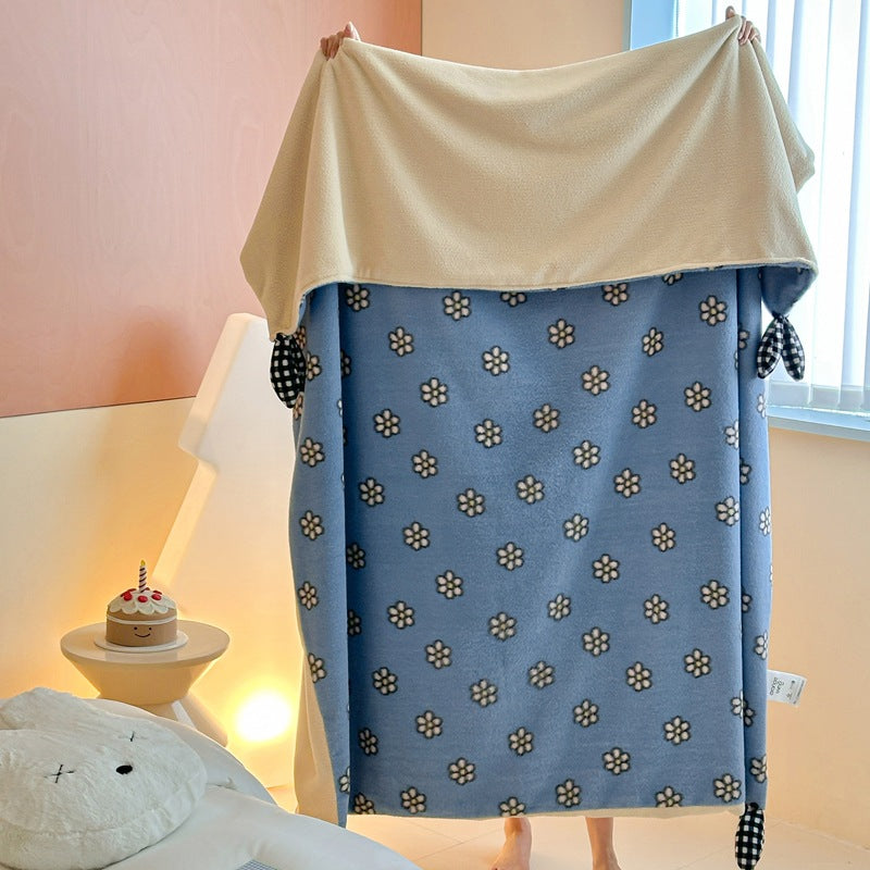 Reversible cuddly blanket made of teddy fleece and microfleece with floral pattern and fastening straps