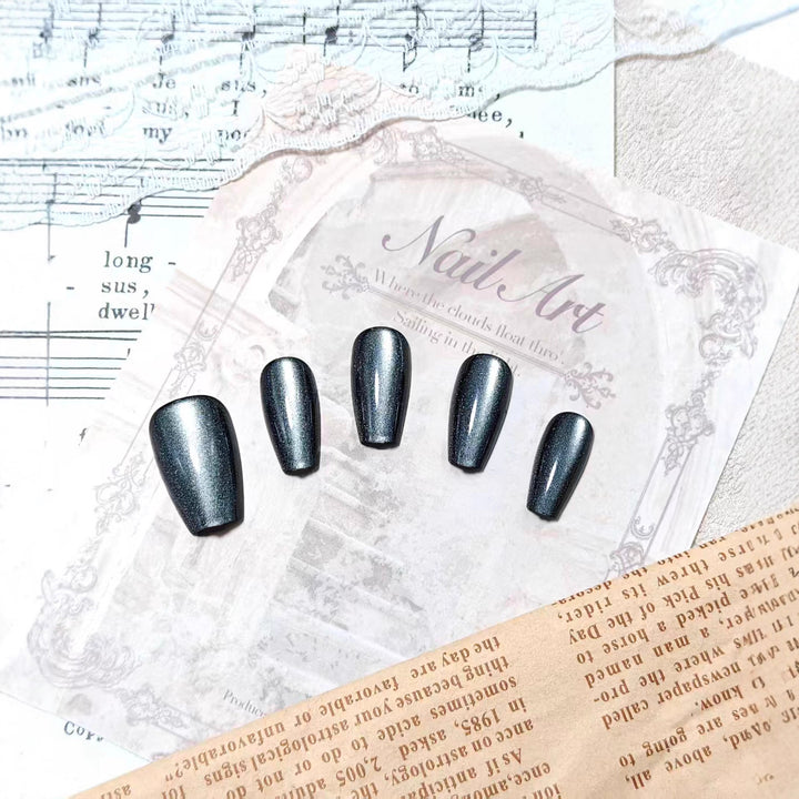 Artificial Nails in Elegant High Gloss Design Stornfield