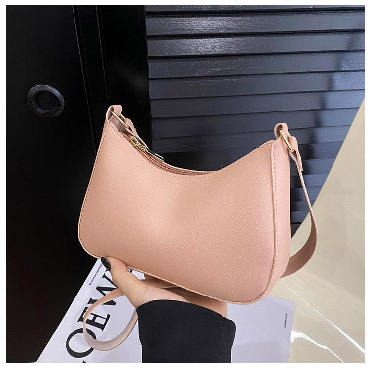 Elegant Handbag in Curved Design Stornfield
