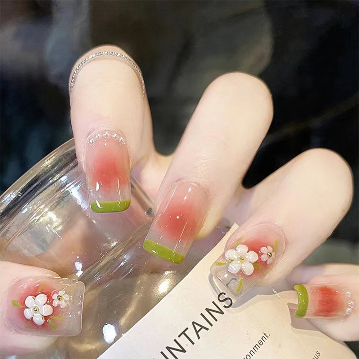 Artful nail art with floral accents Stornfield
