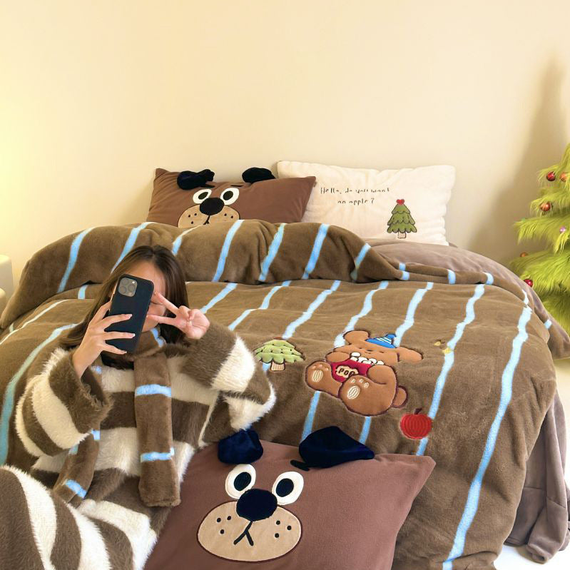 Cozy bedding and cuddly blanket set with embroidered cat appliqués