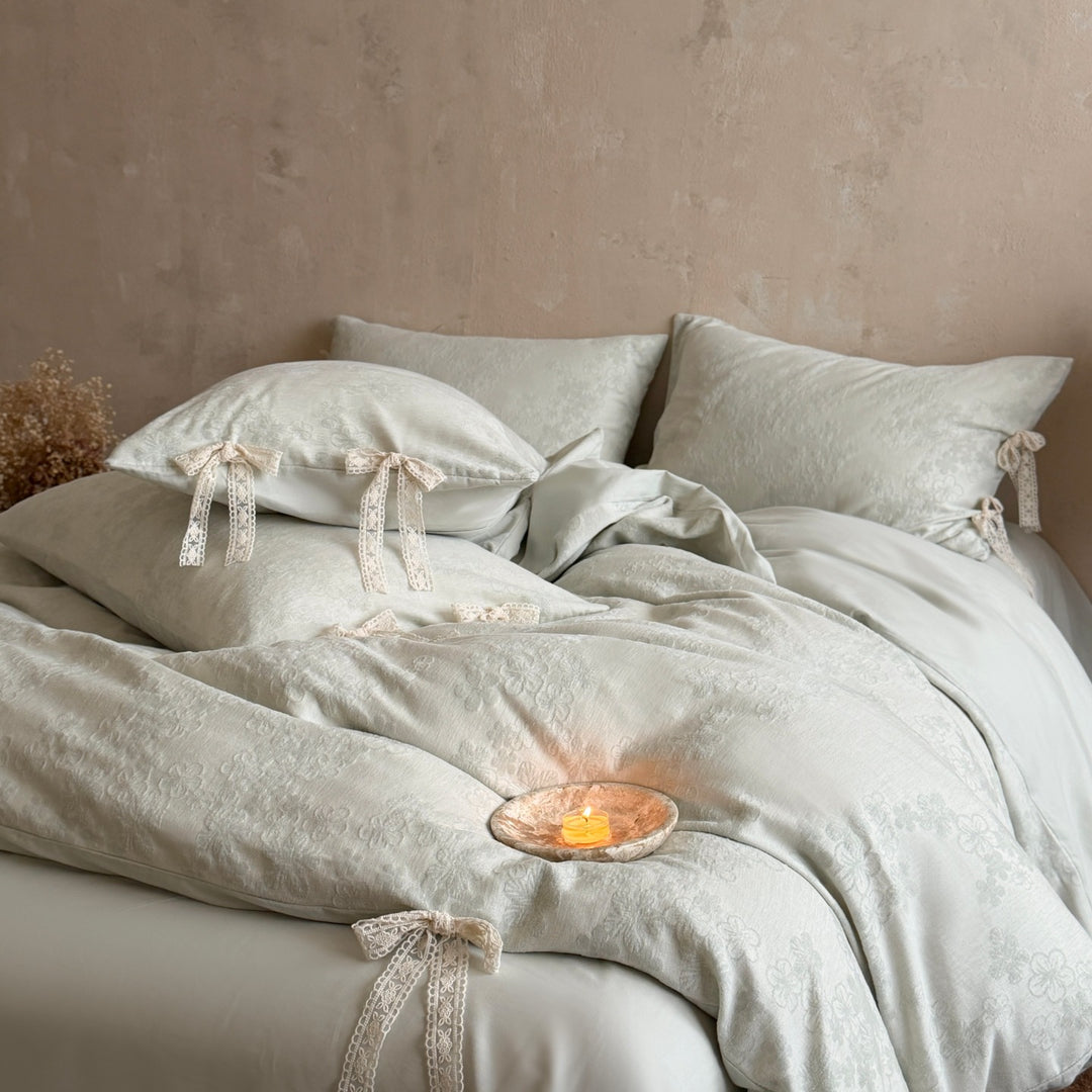 Luxurious bedding set made of cotton jacquard with lace ribbons