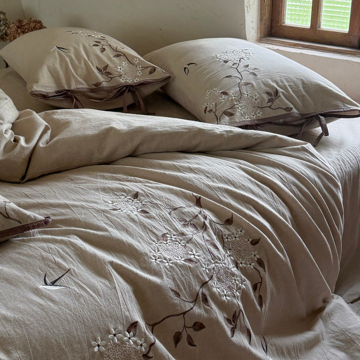 Embroidered Linen-Blend Duvet Cover Set with Tie Closure and Decorative Shams