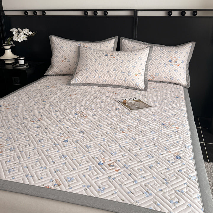 Quilted bedspread and pillow set with geometric striped quilting