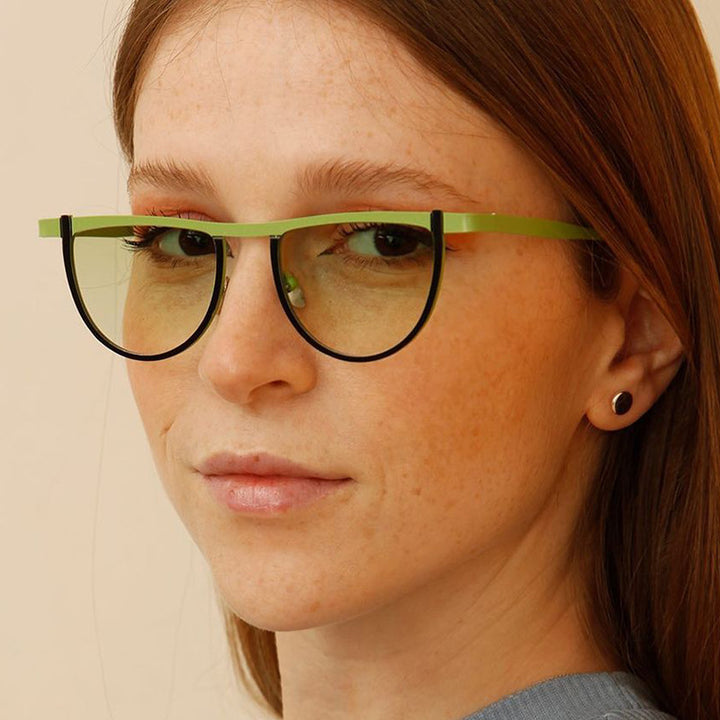 Women's elegant sunglasses with modern design and UV protection Stornfield