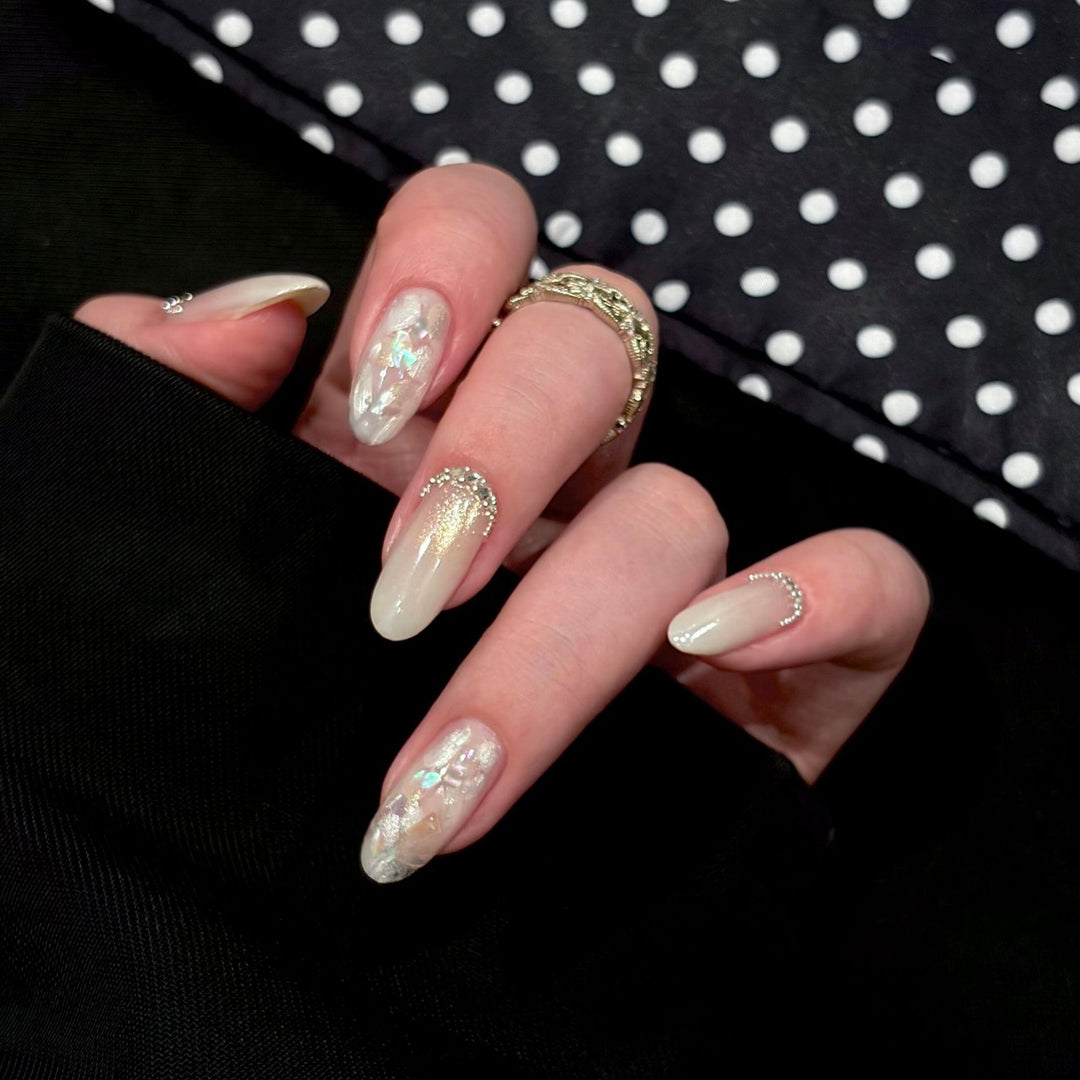 Artificial nails with shimmering accents and elegant applications Stornfield