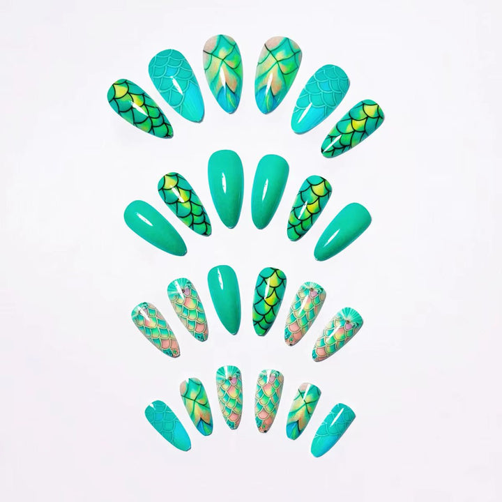 Artificial nails with scale pattern Stornfield