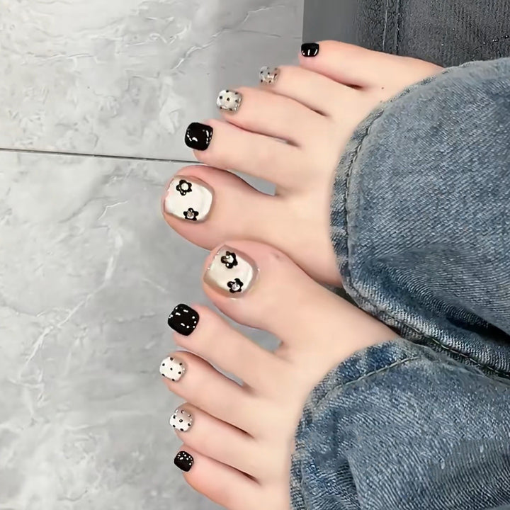 Artificial Nails in Stylish Floral Design Stornfield