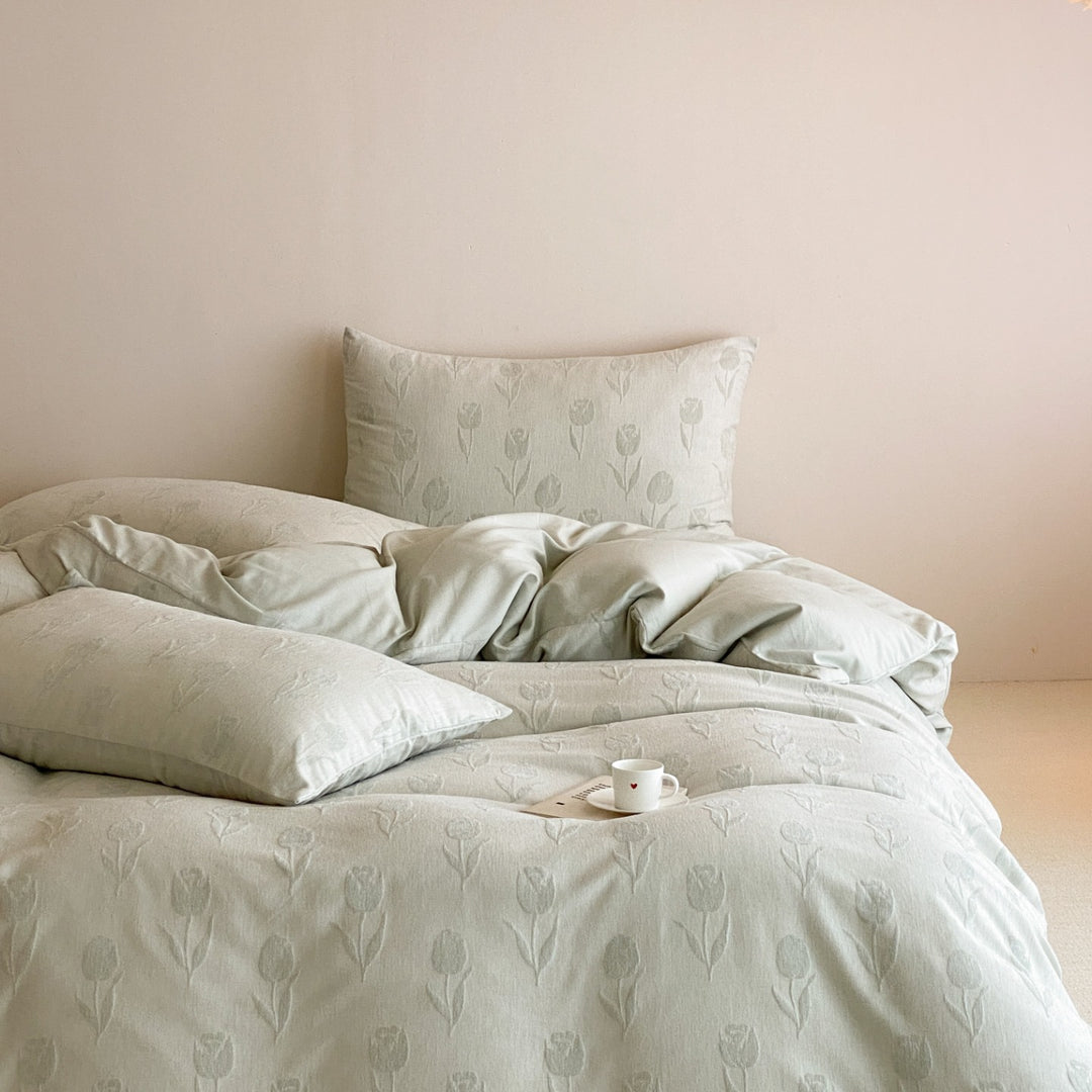 Luxurious bedding set made of cotton jacquard with lace ribbons