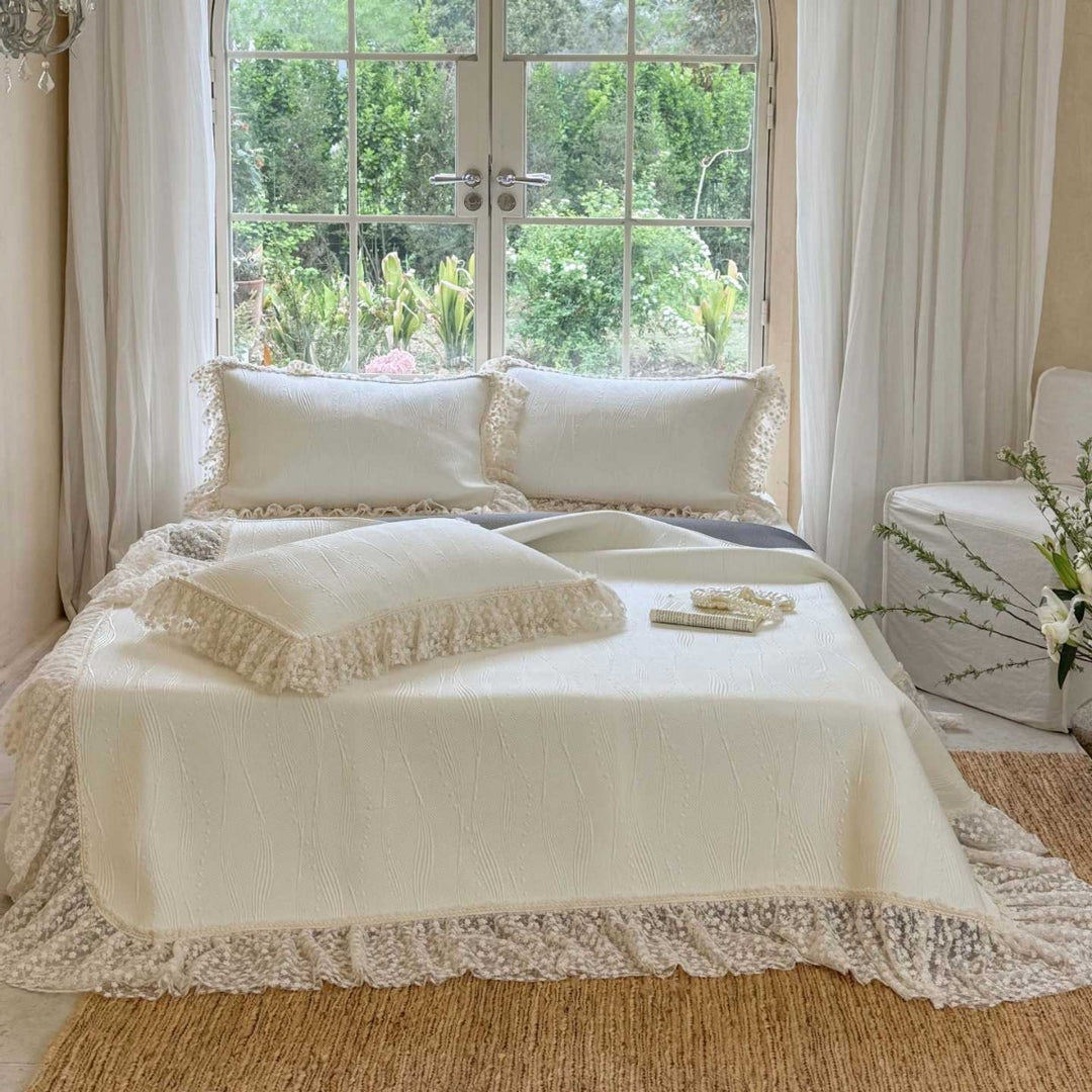 Bedspread with structured wave pattern surface and decorative ruffle trim