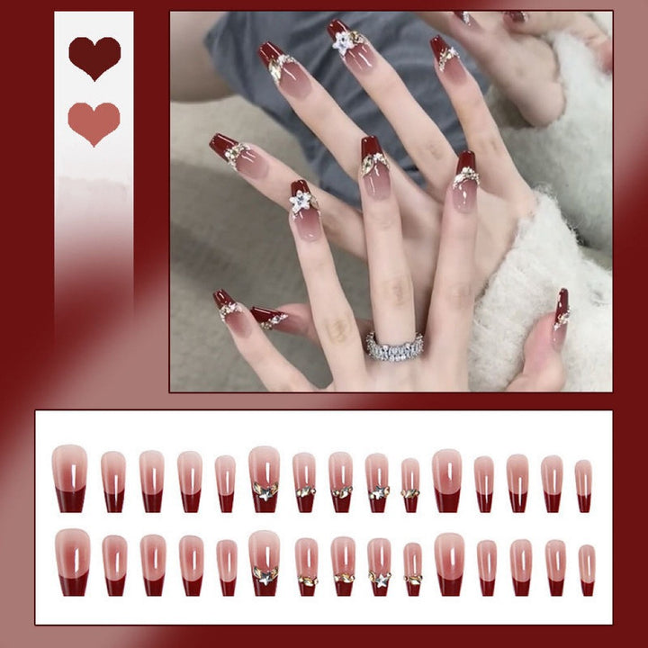 Glamorous nail art with pearls and glitter Stornfield