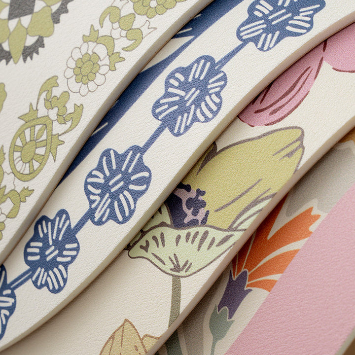 Oval table mat made of wipeable cotton-linen mix with intricate floral print