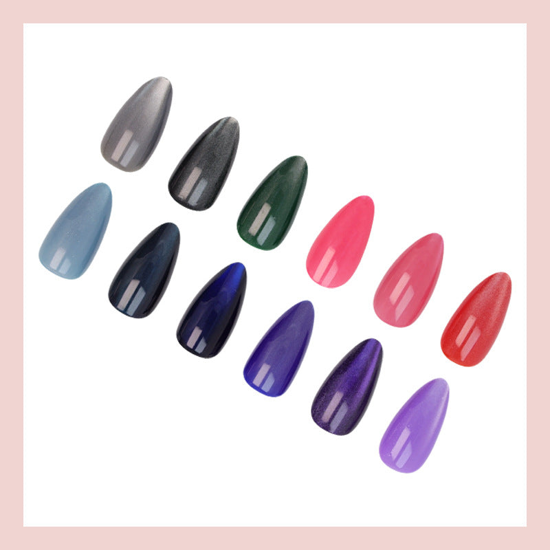 Artificial nail set with shimmering designs Stornfield