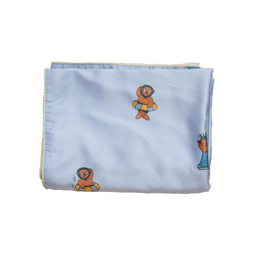 Cozy baby/kids blanket made of soft microfiber with cheerful banana print