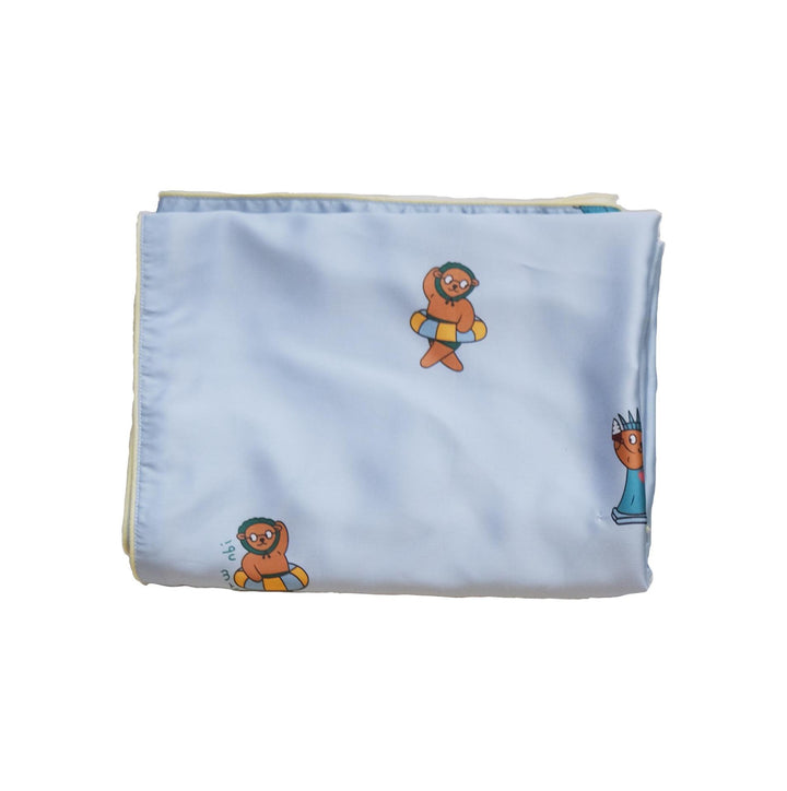 Cozy baby/kids blanket made of soft microfiber with cheerful banana print