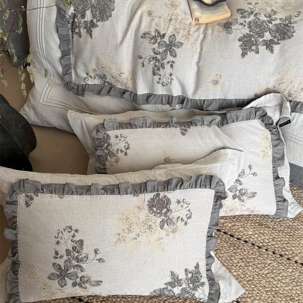 Cotton-linen bedding set with vintage floral print and ruffled edge