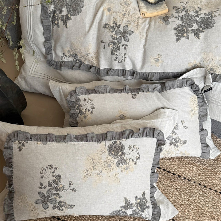 Cotton-linen bedding set with vintage floral print and ruffled edge