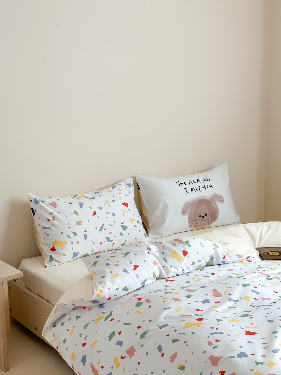 Microfiber bedding set with colorful terrazzo pattern, soft & easy care