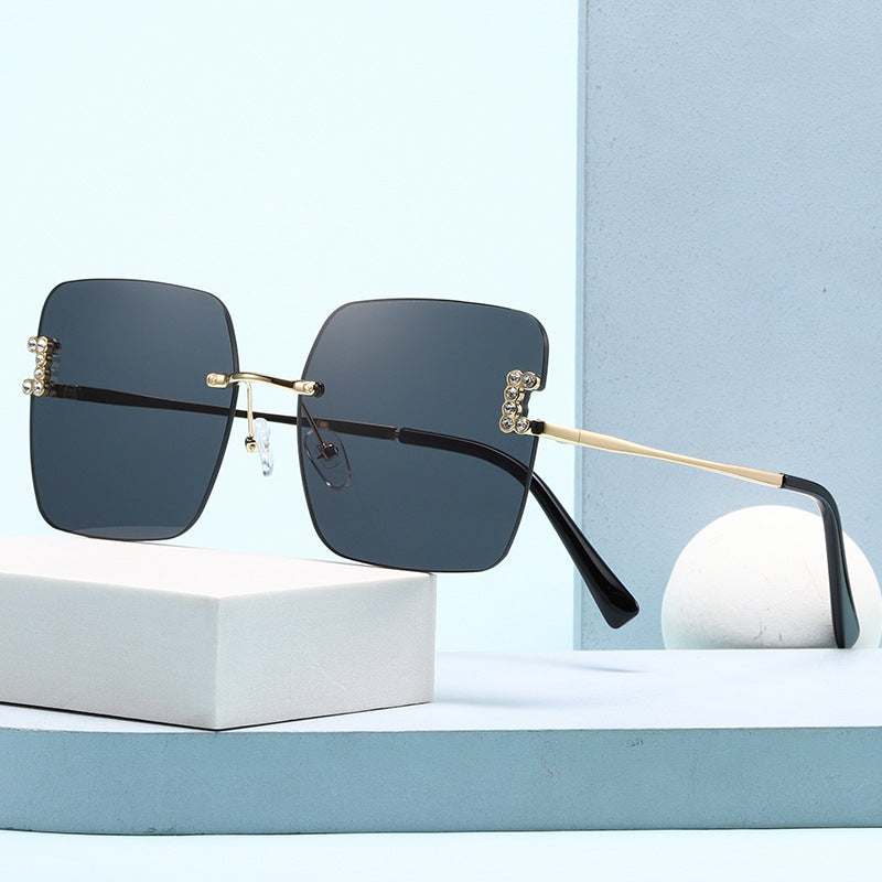 Women's fashionable square sunglasses with delicate design details Stornfield