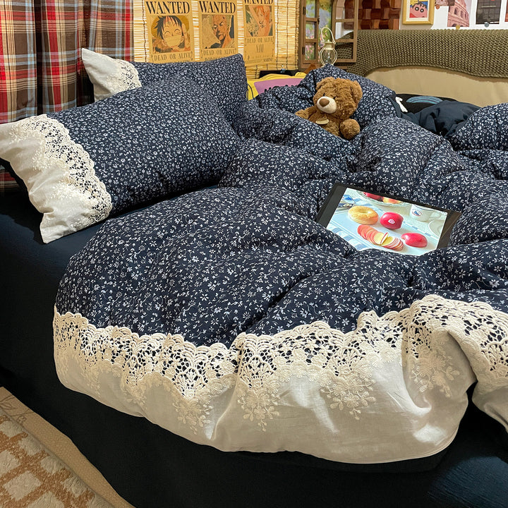 Floral Patterned Bedding Set