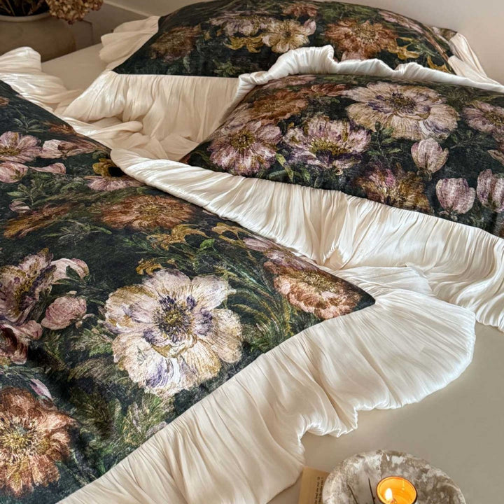 Luxurious cotton bedding set with ruffle and vintage floral motif