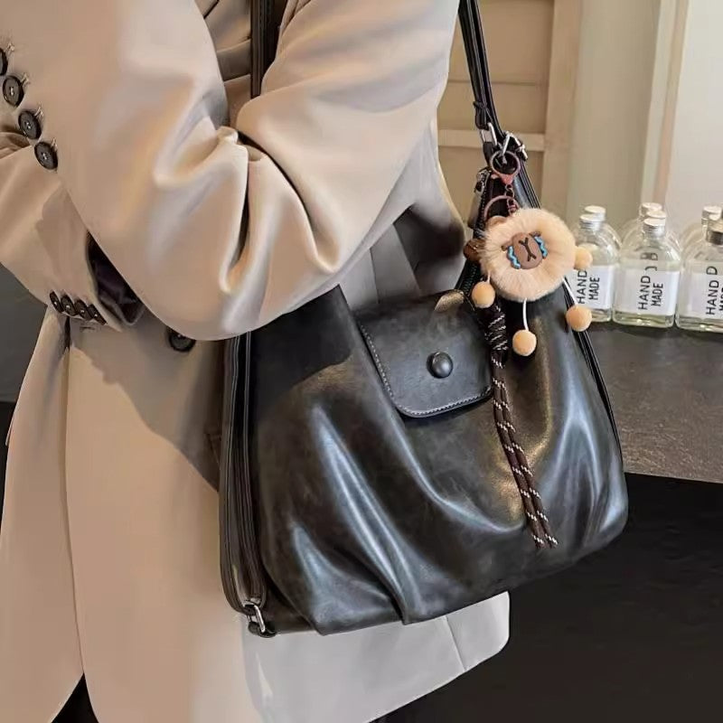 Modern shoulder bag with practical flap closure Stornfield