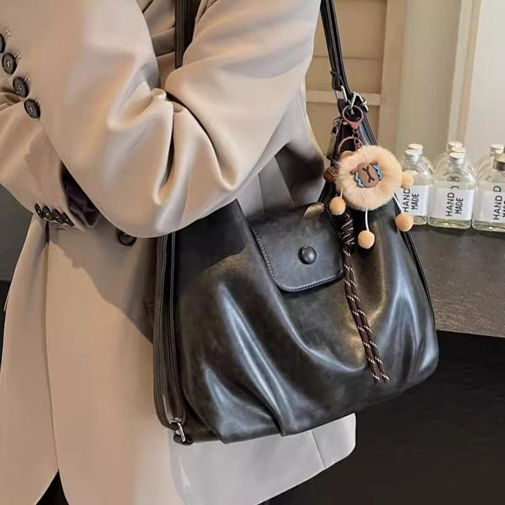 Modern shoulder bag with practical flap closure Stornfield