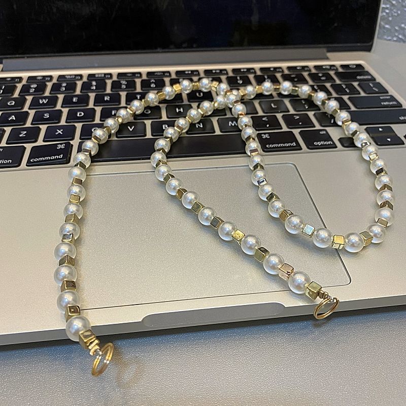 Elegant Beaded Eyewear Holder Stornfield