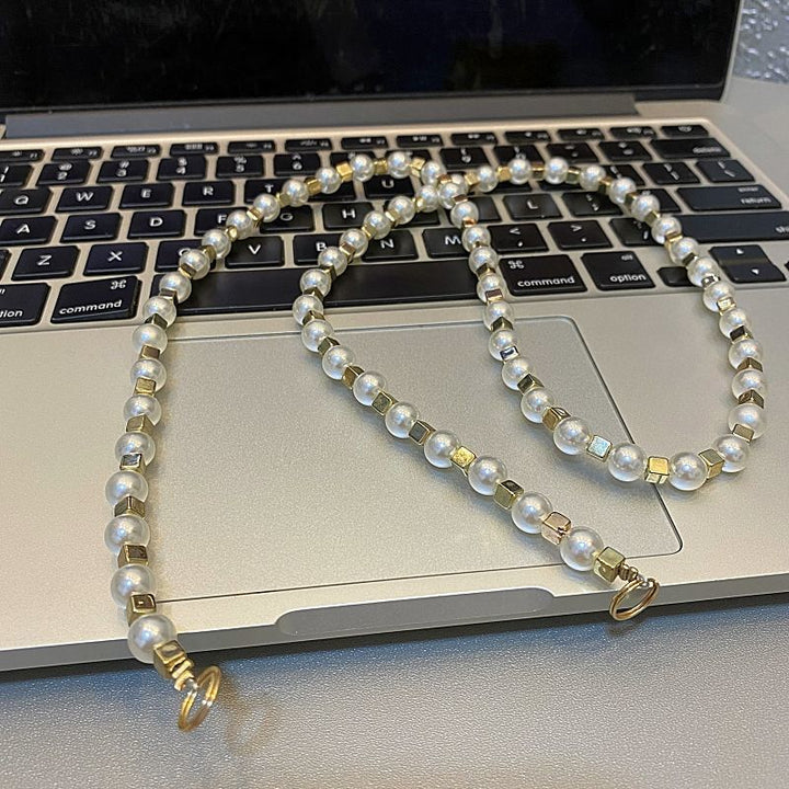 Elegant Beaded Eyewear Holder Stornfield