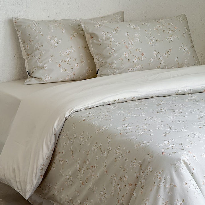 Bedding set made of cotton satin with reversible cover, fine floral allover and silky touch