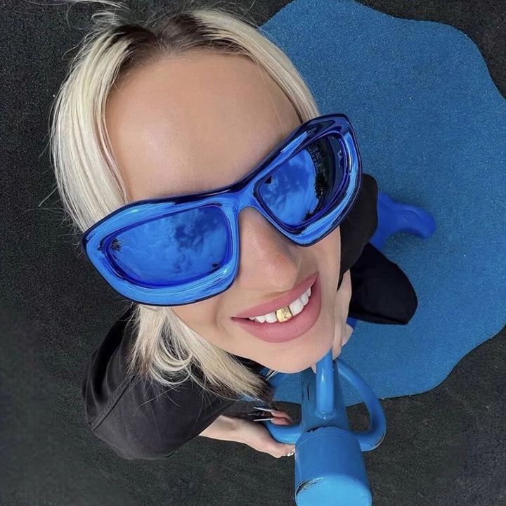 Women's sporty sunglasses with protective UV filter and thick frame Stornfield