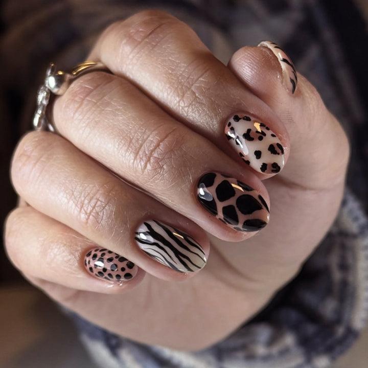 Artificial nail art with playful dots and bows Stornfield