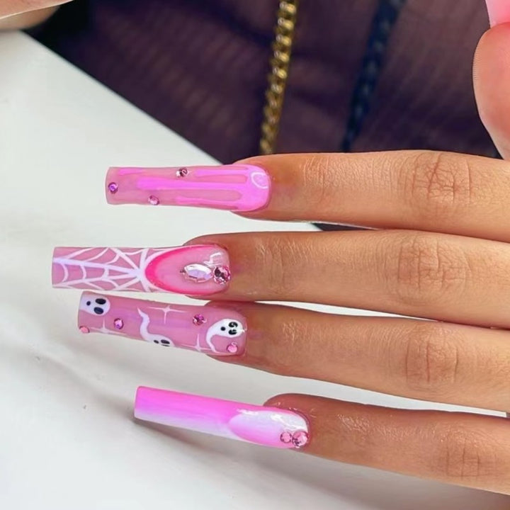 Artificial nails in a modern and elegant design Stornfield