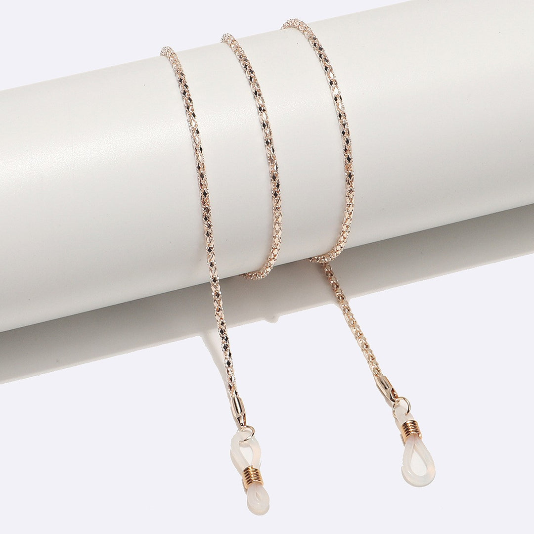 Elegant Heart-Shaped Pearl Chain Eyewear Holder Stornfield