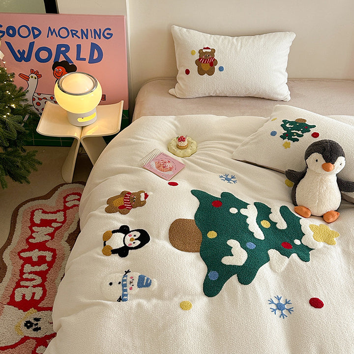 Cozy microfleece bedding set for children with a Christmas tree and animal motif