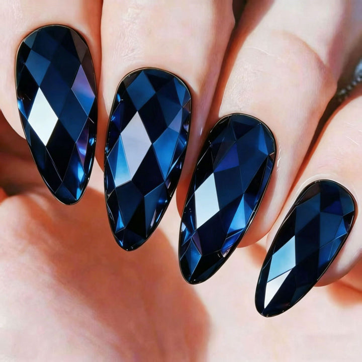 Artificial nails with faceted crystal design Stornfield