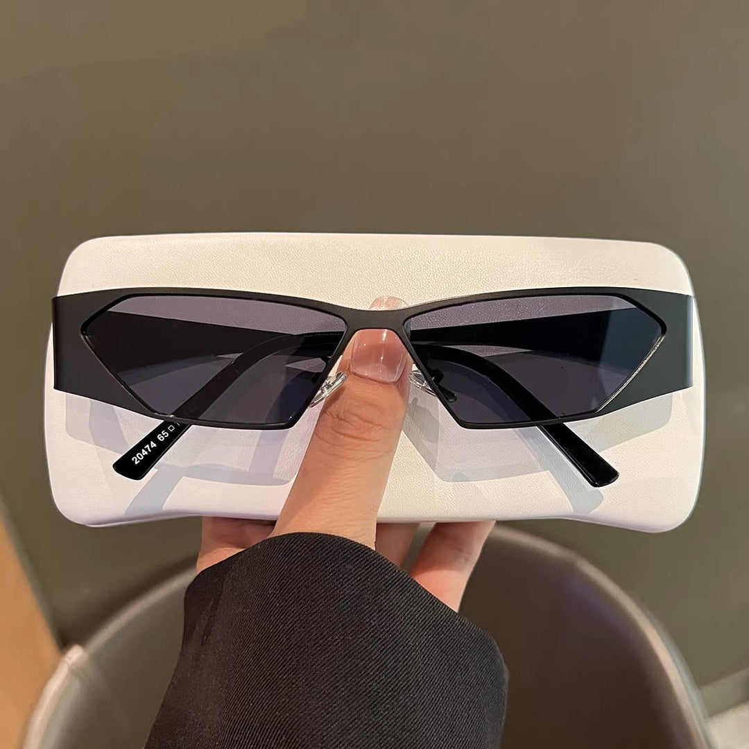 Designer sunglasses with angular frame Stornfield