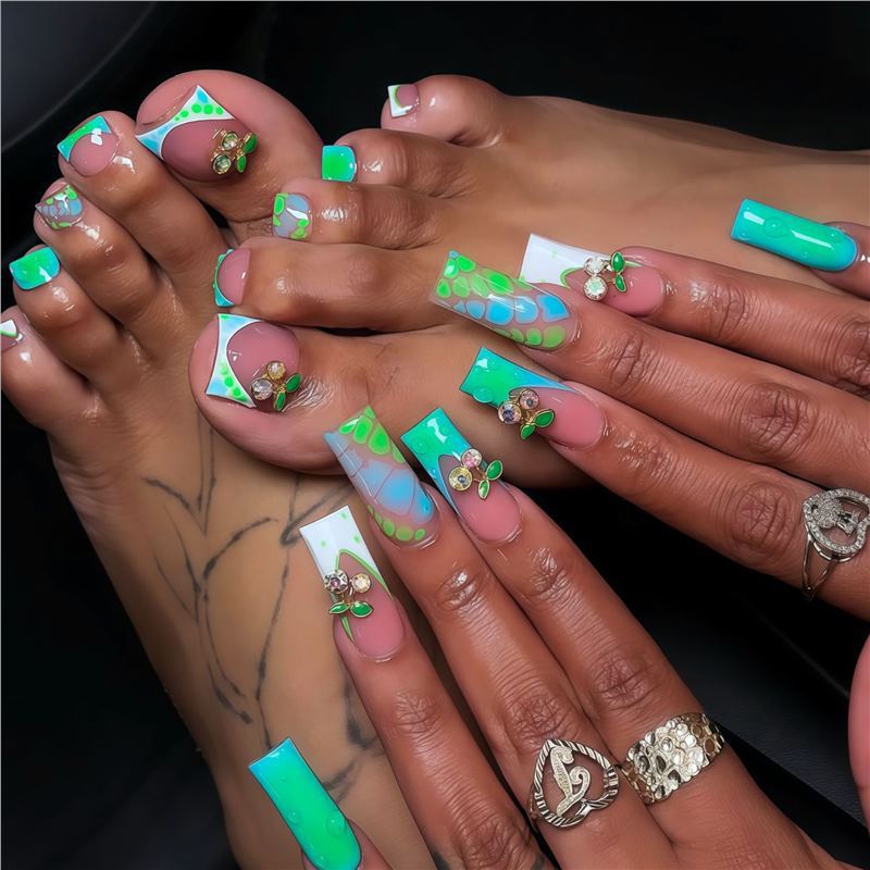 Artistic Floral Press-On Nail Art Stornfield