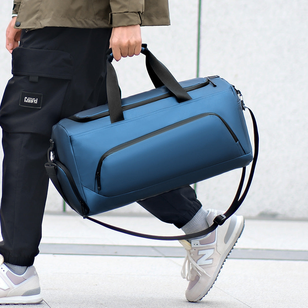 Sporty travel bag with extendable main compartment and multiple organizing pockets Stornfield