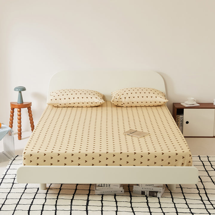 Fitted sheet with extra deep hem and elastic all-round cover