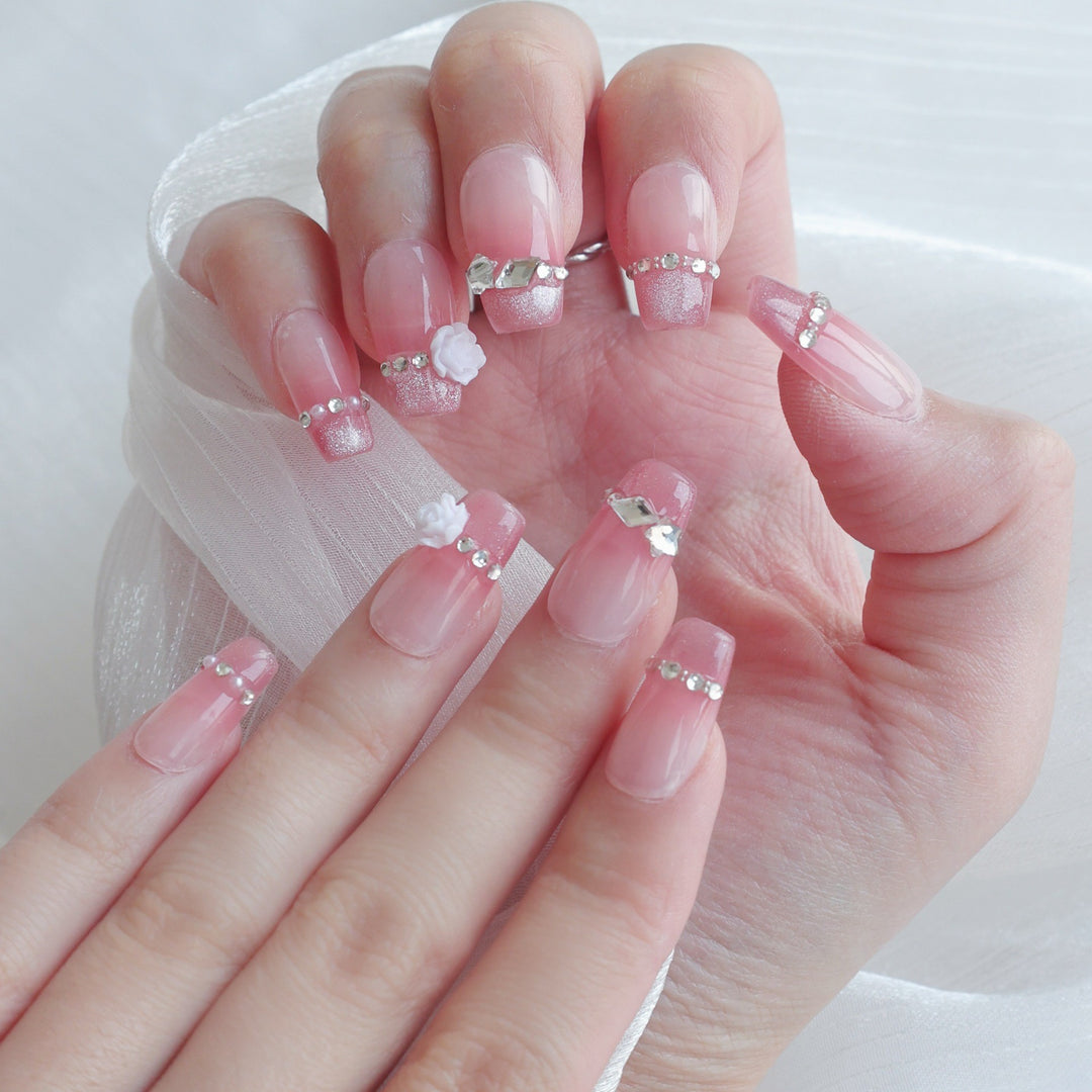 Decorative Press-On Nail Art Set with Elegant Floral Accents