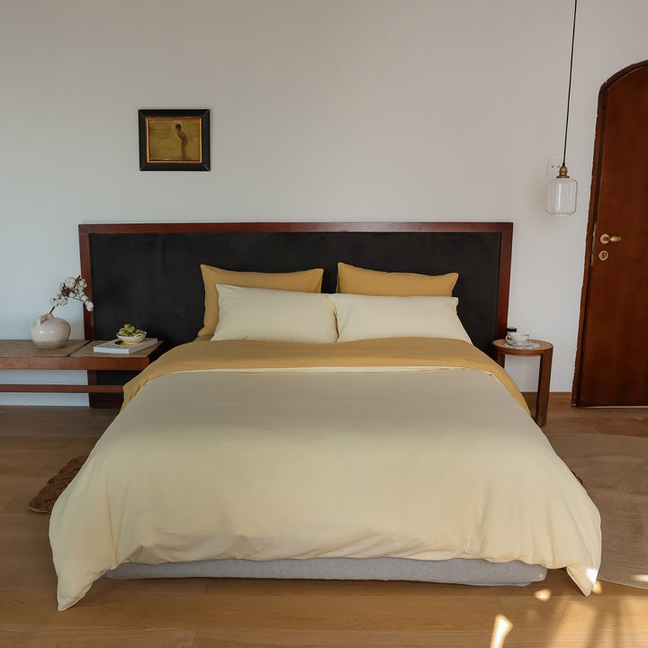 Breathable reversible bedding set made of organic cotton with light quilt and pillowcases