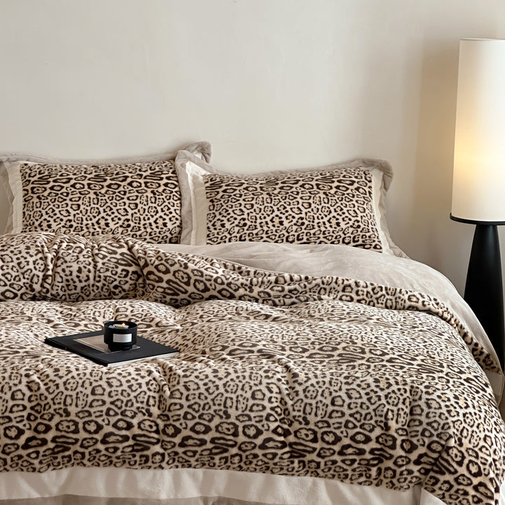 Luxury microfiber bed set with leopard fur look and velvet trim